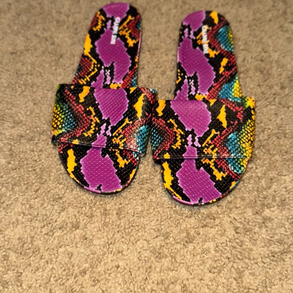 Gianni Bini Snake Skin Pool Slides - Picture 4 of 6